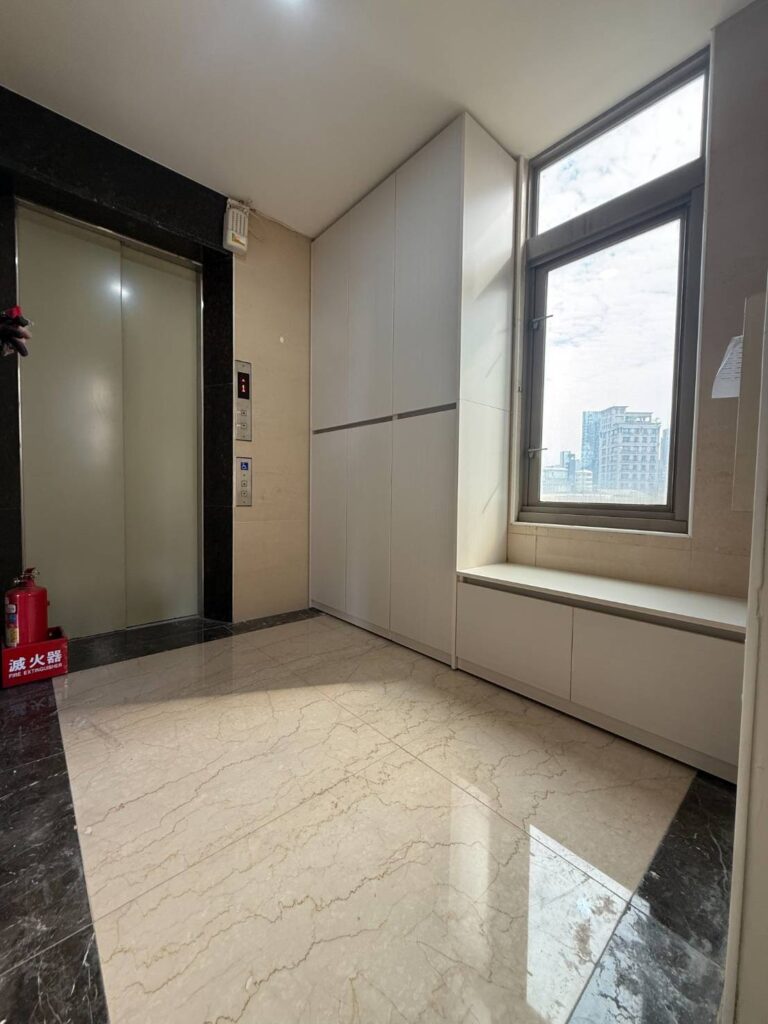 中正區臨沂街-鋁合金鞋櫃